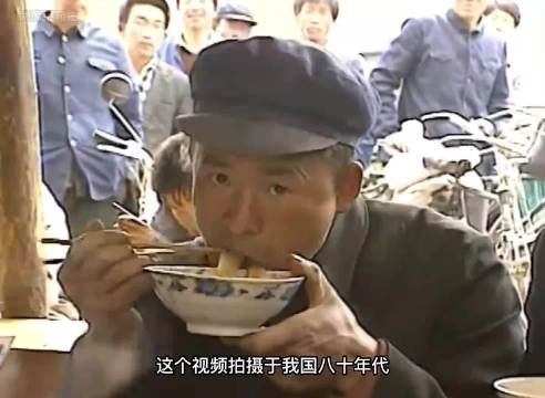 80年代百姓面馆吃面珍贵影像,拉面原汁原味,看得我口水直流口水