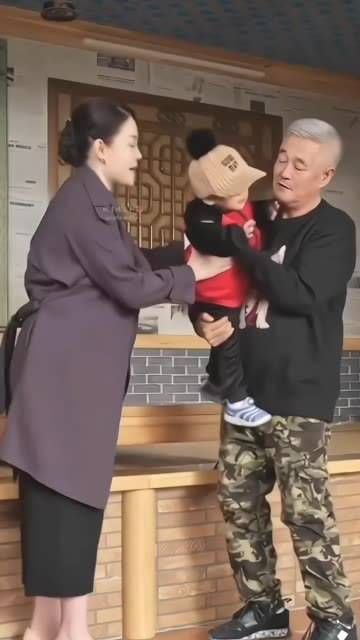 关婷娜,赵本山的爱徒,她好看的五官和微胖的身材深受大家的喜爱…