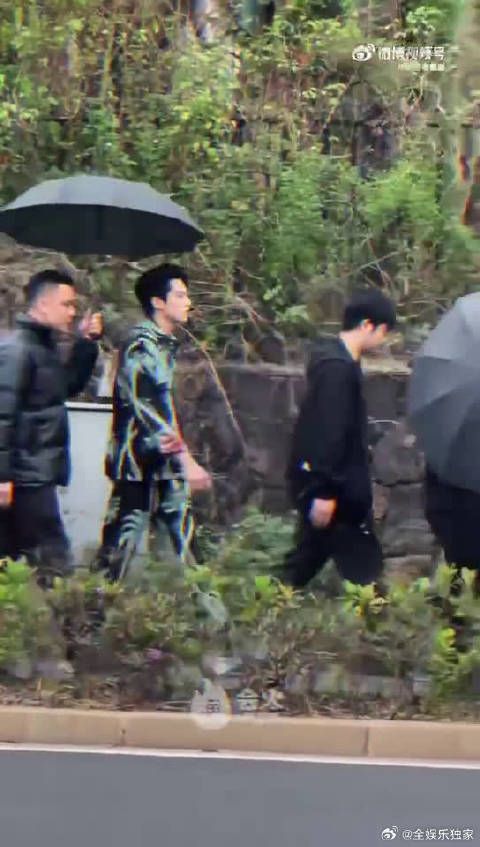 丁程鑫和好六团在海口团建,气氛超欢乐,大家的笑容太治愈