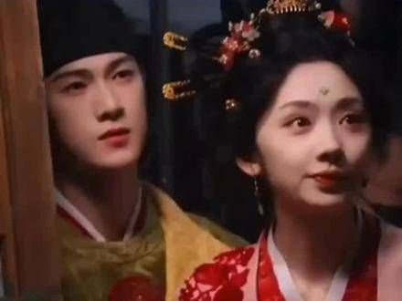 李昀锐你可别太爱热闹了 当谈论娱乐新闻和趣事时,大家的热情真是挡不住