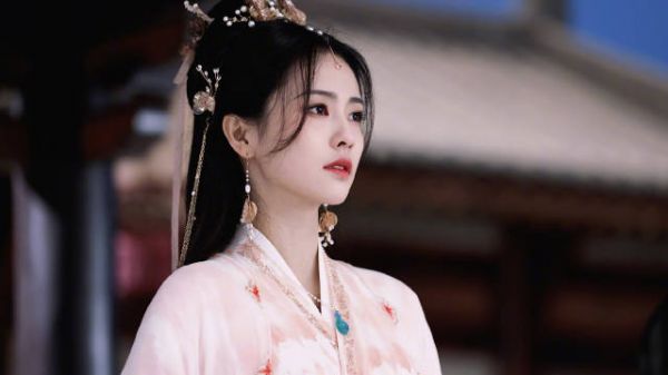 小皇子命悬一线,宫女将手指塞进他的嘴里竟成功救活