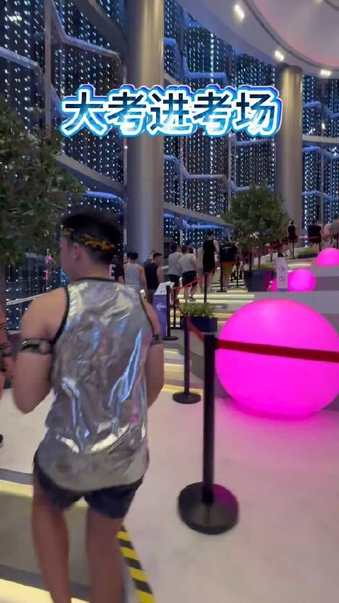 看着架势,今晚所有人都得屁开肉绽了