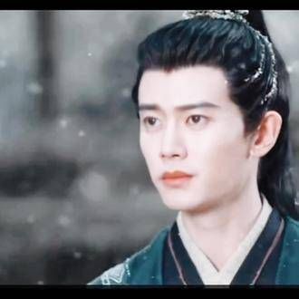 在她缓缓走向卫昭时,他们没有相拥,也没有甜言蜜语