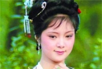 红楼梦：处处招人喜爱的薛宝钗，在看到一枚玉佩时暴露无遗