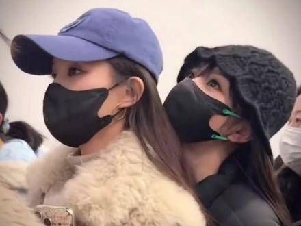 对视是人类无声的精神接吻,无需言语,却能传递深情