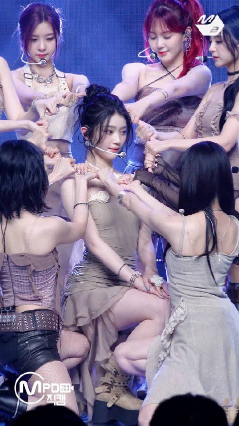 当然不续约了,培训机构有什么好留恋的呢?新的一年沈小婷苦果终于结束啦!