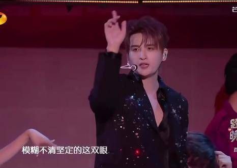 张远真是帅气逼人!你们几个太搞笑了!镜头切换时水喷出去的那一幕,笑死我了