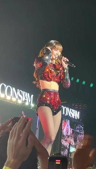 和Lisa一起迎接新年,现场气氛嗨翻全场,近距离直拍Lisa高清画面