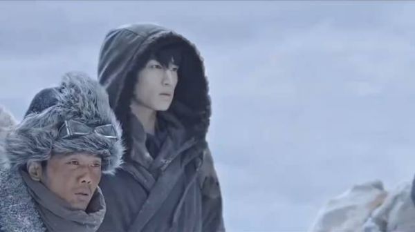 在雪山深处,发现了一支神秘的队伍