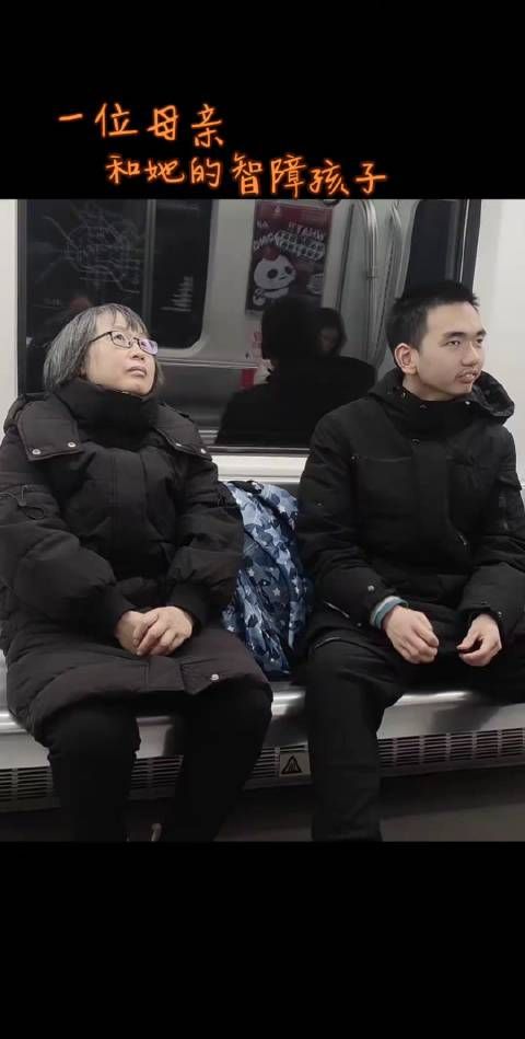 作为一个妈妈,看不得这种事 ! 这辈子最难的的职业就是“母亲”