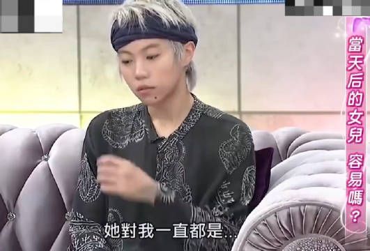 窦靖童自曝14岁她就不想念书了，王菲说你想好就去做…