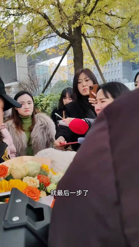 不中立不沉默,救她就是救所有被家暴的女性…