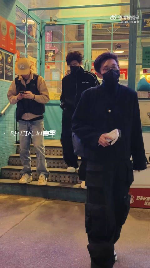 任嘉伦澳门偶遇,谁懂啊我一整个羡慕住偶遇的姐妹了…