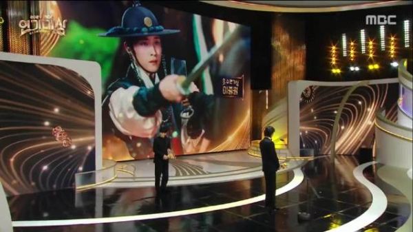 2024mbc演技大赏 迷你剧部门 优秀演技赏 李钟圆~!