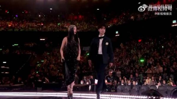 星光大赏上面看到两个人同框真的是好赏心悦目…