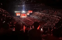 岳云鹏VS曹金：跨年演出盛况对比，差距简直不要太明显！