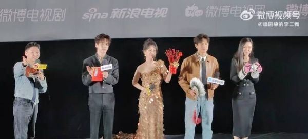 杨紫的粉丝们真是太强大了,口号喊得热情洋溢,连杨紫都惊讶!