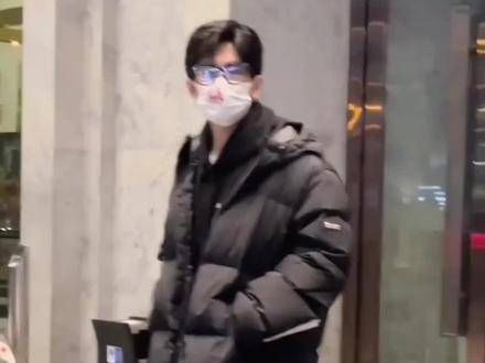 不是在摔跤,就是在前往摔跤的路上