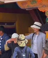 消失两年后，董卿在西藏被网友偶遇