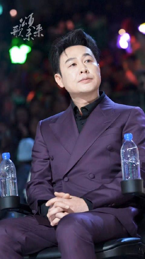 官方已经辟谣了,都散了吧,来欣赏文仔的美貌不好吗?!