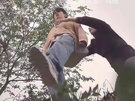沈翊一路闯祸,杜城全力解救 在这个过程中,沈翊总是不经意间惹出各种麻烦…