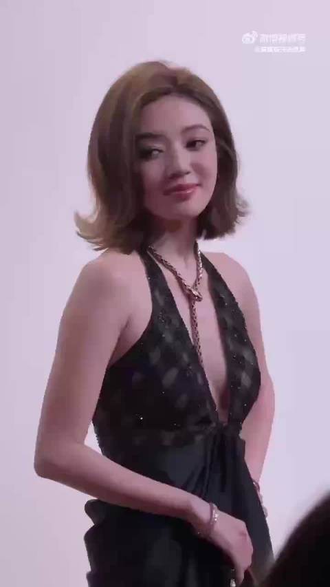 我的妈呀,这居然是原相机镜头下的何瑞贤…