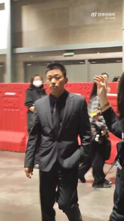 王宝强越来有男人味了… 第一次感觉他不土了,还有点个性!