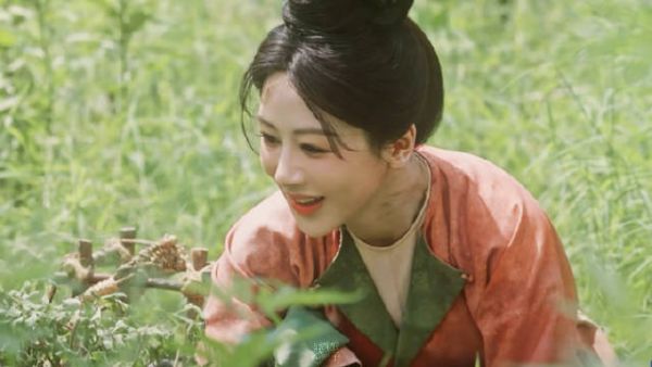 天呢,采花这段实在拍得太美