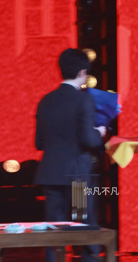 王楚钦这种底气不是包装出来的,是一拍一拍打出来的,身材巨好,腿好长