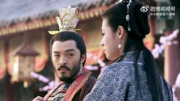 太子色胆包天,光明正大的调戏皇上的女人,这是不把父皇放眼里啊…