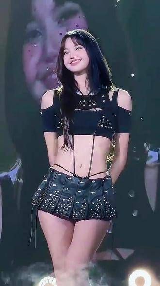 泰国女星LISA泰国 极品身材 带来精彩舞蹈表演,展现模特魅力