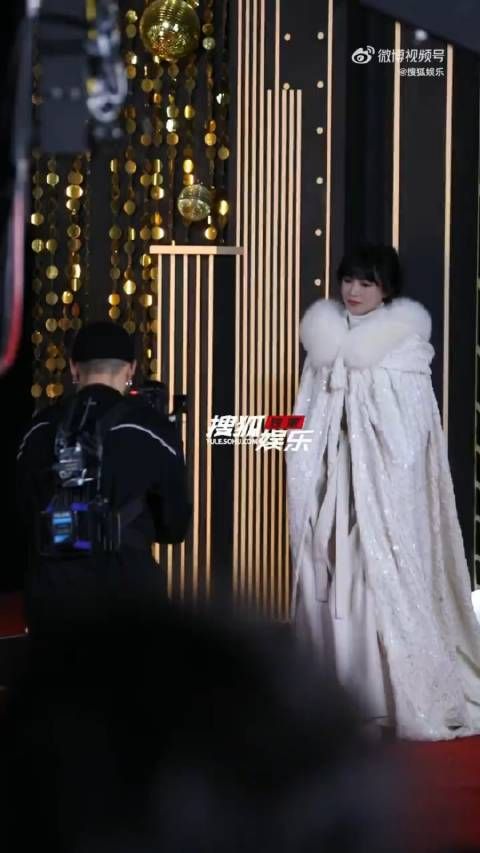 这才是女神,出淤泥而不染