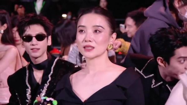 罗云熙骨相确实突出,像建模一样