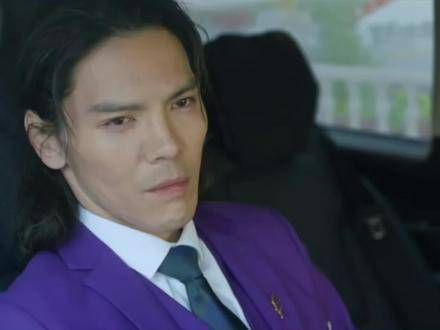 向佐25年新电影,演绎出霸总中带着小调皮的感觉,活泼而富有灵性