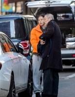 抛弃李政宰、赵寅成后，42岁金敏喜怀孕，64岁老公洪尚秀当爹