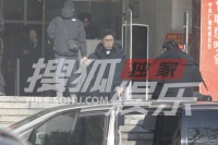 艾伦白宇王安宇现身春晚第三次联排 朱亚文手握保温杯老干部范