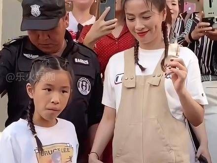 原本以为李湘的女儿已经很漂亮了,直到看到孙俪的女儿…