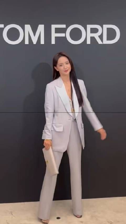 41岁的佟丽娅,岁月似乎格外偏爱她