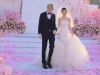 鹿哈求婚成功，求婚现场如黄子韬的低配版，直播7个月赚了3500万