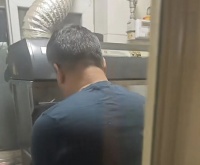 杨泽琪更新视频，全程微笑不语，指甲变黑脱落，疑似不会说话了？