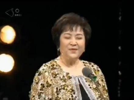 金马50终身成就奖授予了甄珍,她特别感谢闺蜜林青霞的悉心照顾