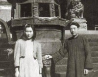 范曾在徐悲鸿的骏马上，补了个小人，缺乏气势还呆板，仍卖4730万