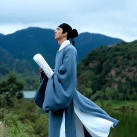 王勃《江亭夜月送别二首》：诗韵中的离情别绪