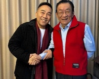 79岁马志明身体状况惹担忧！左手不由自主颤抖，曲中意疑暗讽杨议