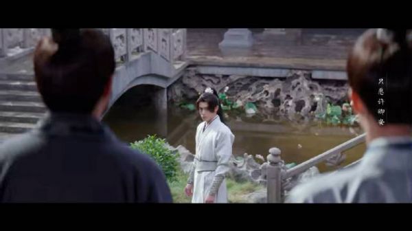 许七安和许家人吃完了最后一顿饭,假装潇洒地转身离去