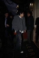 王鹤棣在巴黎穿上了道明寺皮肤，白衬衫红领带，谁的青春回来了