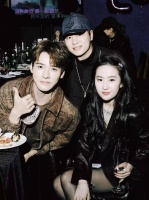 刘亦菲龚俊年会合照曝光 男帅女美颜值爆表