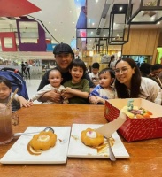 知名港星夫妇被质疑扮穷，被目睹全家用iPhone，网友:我觉得我更穷