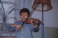 撒贝宁全家出游，小13岁外国妻子颜值爆表，混血双胞胎超级可爱