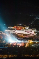 海拔3650米！春晚西藏分会场与布达拉宫同框，美成一幅画